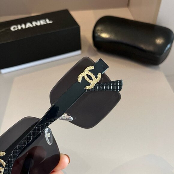 CHANEL Women\'s Black Sunglasses main image 7